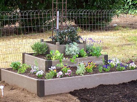 Here are ideas on how to build raised garden beds that are simple and inexpensive. Ten Backyard DIY Projects Sure to Inspire Summer Fun