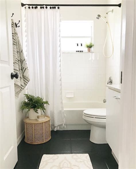 Cool 20 Impressive Black Floor Tiles Design Ideas For Modern Bathroom
