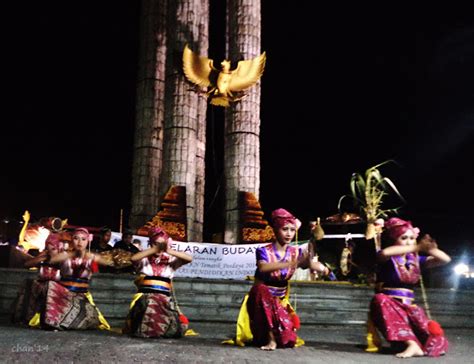 Tarian Tradisional Indramayu Jawa Barat Pesona Wisata Indonesia
