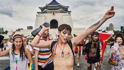 Taiwan Celebrates Pride With A Public Parade The New York Times