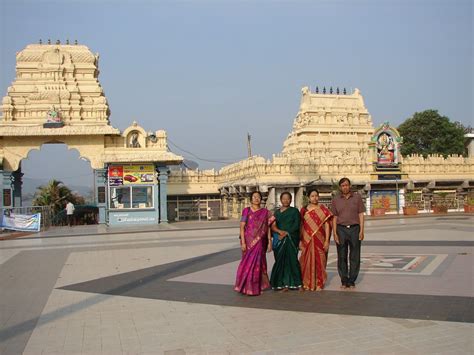 Bhadrakali temple warangal is located in warangal is among the oldest temples in india. Raghu's column!: Sri Bhadrakali Temple, Warangal.