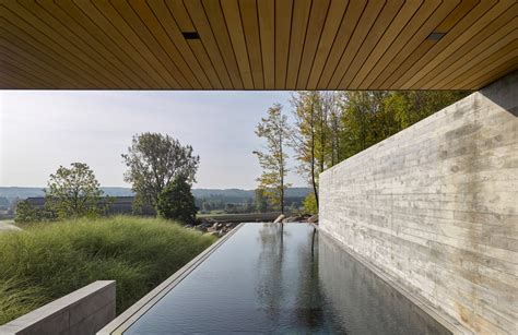 Quebec Pool House Draws On Mies Van Der Rohe S Barcelona Pavilion