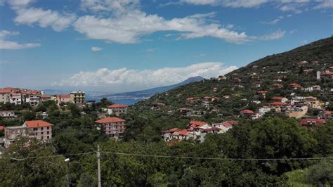 Corri alla casa del ghiro, immergiti nel verde e tuffati nelle acque limpide della nostra piscina! Agriturismo La Casa Del Ghiro, Pimonte - Prezzi aggiornati ...