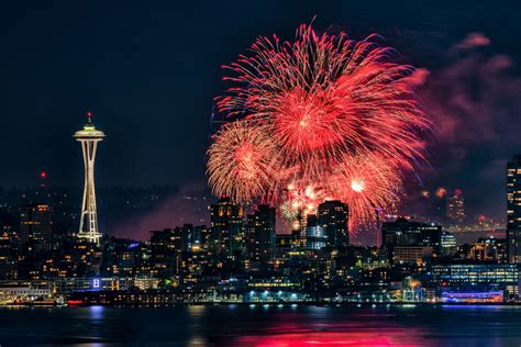 The Rockets Red Glare Seattle Last Nights 4th Of July Fireworks Over Seattle As Seen From