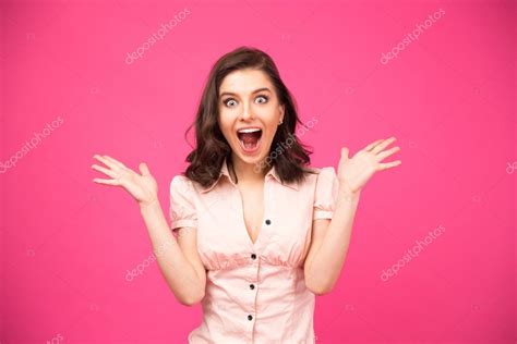 Surprised Woman Shouting Over Pink Background — Stock Photo