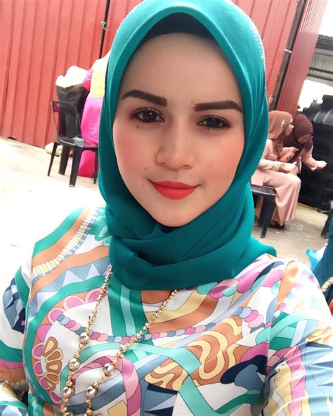 Awek gelek ajar cara cara makan timun banyak lagi aksi kalau nak tgk. 2019 | Malaysian Baju Kurung