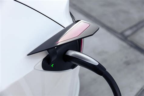 Volvo Adopting Tesla S Nacs Charging Standard In