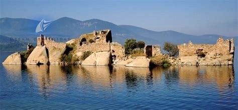 Neben dem orakel von delphi mit den berühmten weissagungen der pythia ist die antike stätte didyma mit dem tempel des apollon die bekannteste unter den. Pin auf Didim Türkei