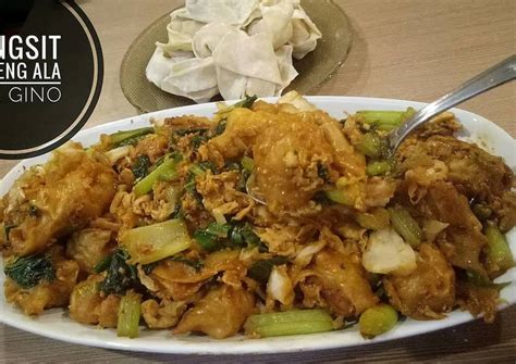 Santan yang telah disiapkan sebelumnya direbus dahulu dengan api yang kecil, sambil tetap diaduk perlahan supaya santan tidak pecah. Cara Membuat Kwetiaw.campur.pangsit / Lihat juga resep ...