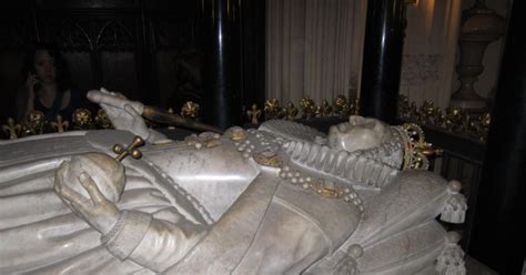 Queen elizabeth the first took secrets to the grave with her. The Writing Desk: Rest in Peace? Disturbing Royal Tombs