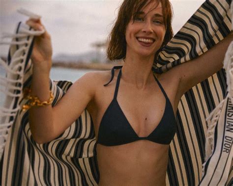 Ingrid García Jonsson con los bikinis y bañadores del verano en Ibiza Moda EL MUNDO