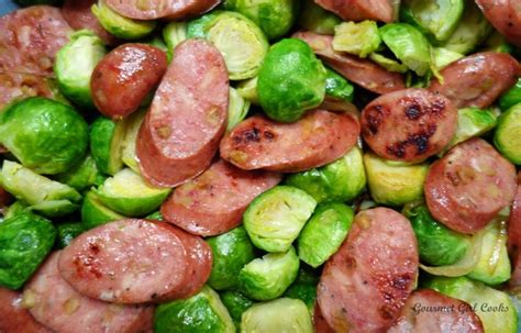 Chicken sausage links are hand stuffed in natural casings and slow smoked over real hardwood chips. Chicken-Apple Sausage & Sprouts | Aidells chicken apple ...