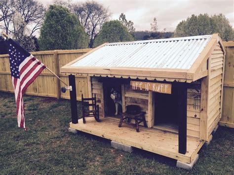 Dog House From Left Over Fencing Materials And Pallets Dog House Diy
