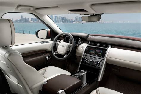 2018 Land Rover Discovery Pictures 118 Photos Edmunds