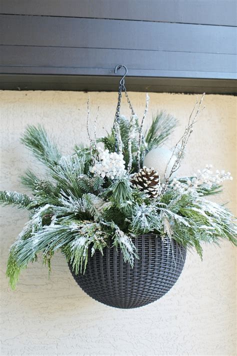 46 Perfect Outdoor Winter Planters Ideas Pimphomee Christmas
