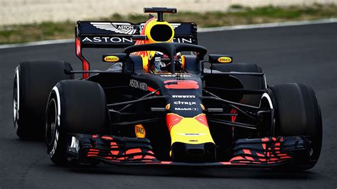 Verantwoord gebruik van uw gegevens. Nieuwe auto Verstappen in vertrouwde kleuren, nu met halo ...