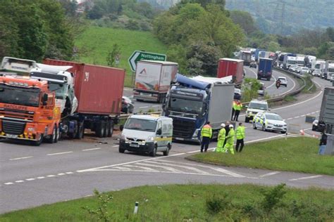 Accident grav pe a1 cu un convoi nato. Man charged after two-lorry A1 crash at Grantham