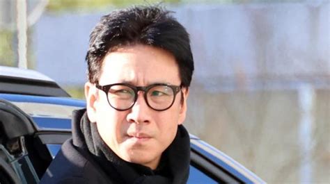 Sebelum Meninggal Bintang Film Parasite Lee Sun Kyun Ditemukan Tak Sadarkan Diri Dalam Mobil