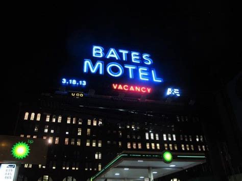 ‘bates Motel Neons Light Up Houston Street Bates Motel Motel Bates