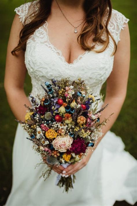 Get the best deals on foam wedding bouquets. 24 Best Alternative Wedding Bouquet Ideas (PHOTOS ...