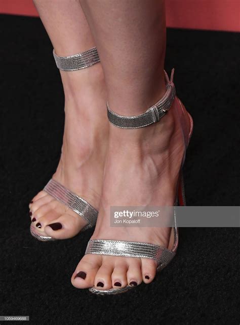 Alison Brie Shoes Alison Brie S Feet Showtainment