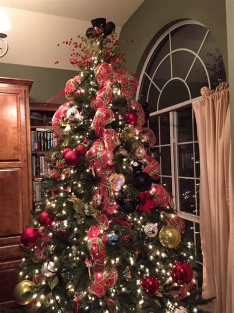 Me and my mom got bored one day so we bought a second christmas tree for our guest room and made it all disney! Disney Musings: Do You Collect Disney Ornaments?