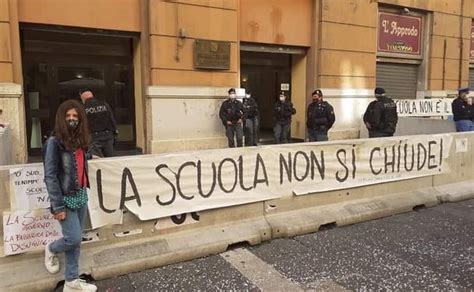 Chiusura scuole, Regione Campania nel mirino dei Cobas - Ildenaro.it