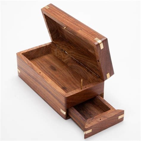 Pin By Maandro Thekele On Ideas Madera Wooden Box Designs Wooden Box Diy Wooden Box Plans
