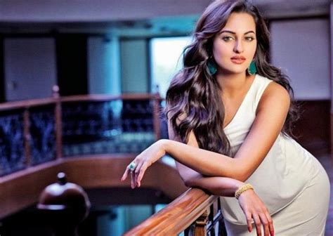 Sonakshi Sinha Delighted To Get Award The Angries Says Any Kind Of Bullying Is Wrong India Tv
