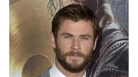Chris Hemsworth Poses For Photos With Baffled Bride 8days