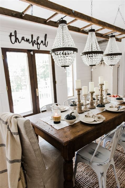 Simple And Neutral Fall Farmhouse Dining Room