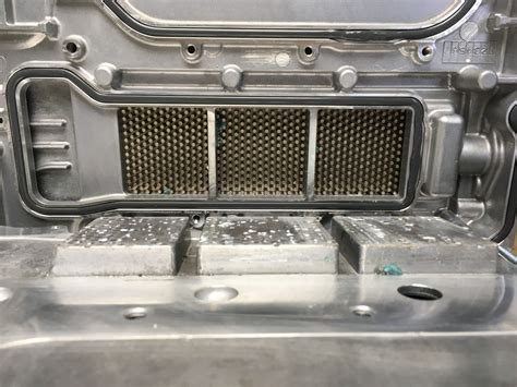 The i3 inverter is going under the screwdriver. BMW i3 REX inverter javítás - Villanyautósok