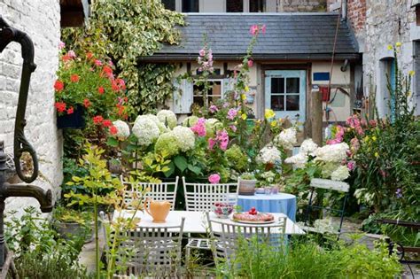 Best Ways To Garden In Small Spaces Gardeners Path