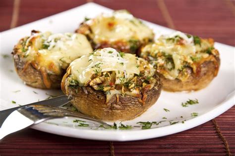 How to Cook Mushrooms in the Oven | Livestrong.com | Stuffed portabella ...