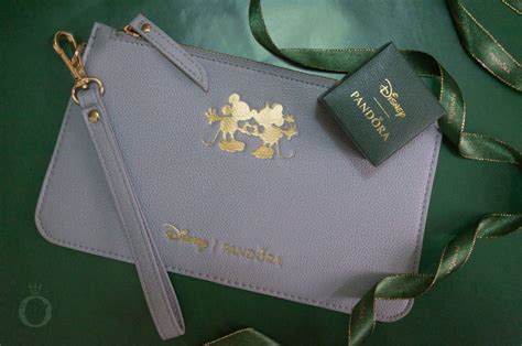 Pandora fans in the us can enjoy an exclusive pandora gift this october! REVIEW: Limited Edition PANDORA Disney Mickey & Minnie ...