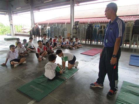 Segak ringkuk tubi separa (sit up) how to do? SJKC BUKIT BERUANG: UJIAN SEGAK TAHUN 4 : RINGKUK SEPARA