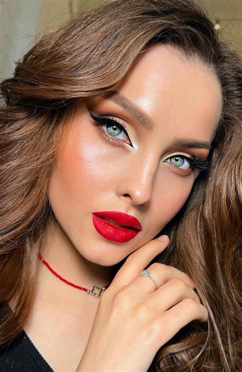 10 The Perfect Makeup With Red Lipstick Ideas Red Lip Aesthetic