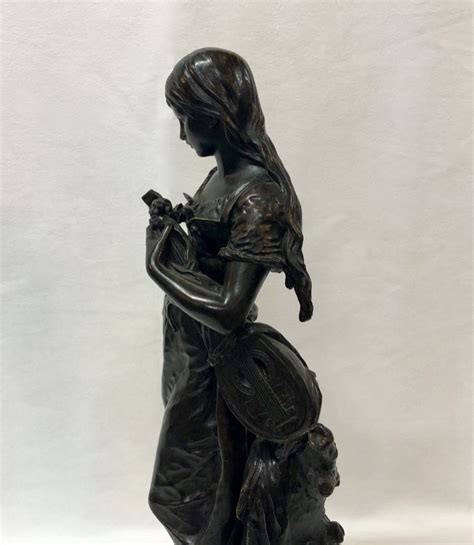 Sculpture en bronze jeune fille à la mandoline signée H Moreau