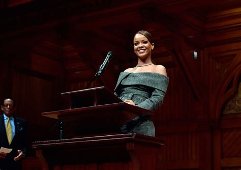 Rihanna Accepted Her Harvard Humanitarian Of The Year Award With An Empowering Speech Glamour