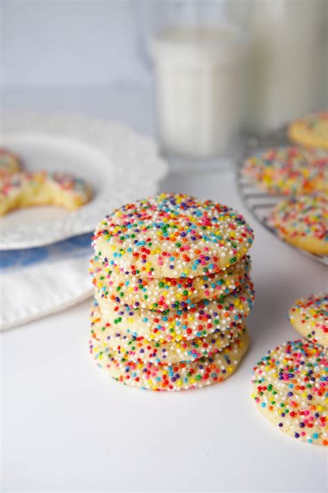The employees are friendly, the prices are low, and the fried chicken (along with other publix staples) is most publix stores are open on the days leading up to easter from from 8 a.m. Copycat Publix Sprinkles Sugar Cookies - Mom Loves Baking