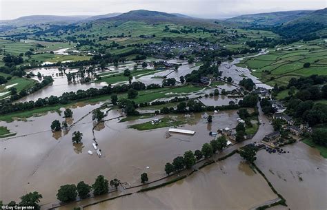 Uk Weather Rain Continues With 40mm In Two Hours After Yorkshire Dales