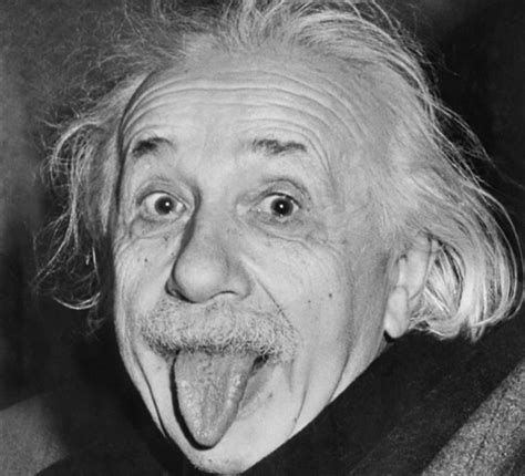 Conheça A História Por Trás Da Icônica Foto De Einstein Mostrando A