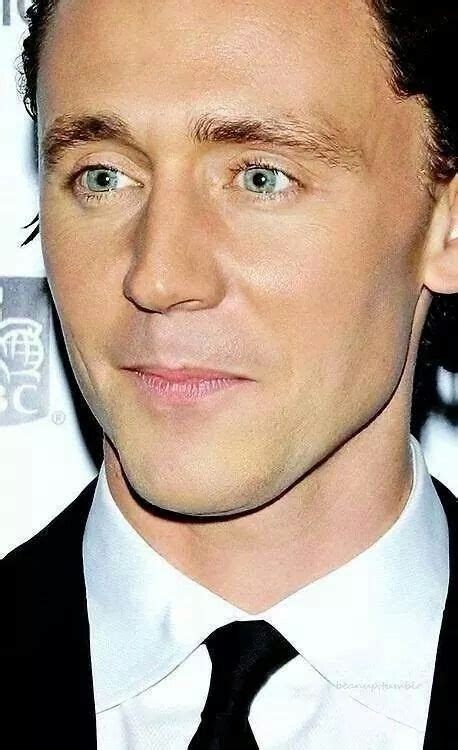 Hiddleston's eyes (@hiddleston_eyes) | твіттер. Tom Hiddleston. Ugggg those eyes. Nice long Celtic lashes...