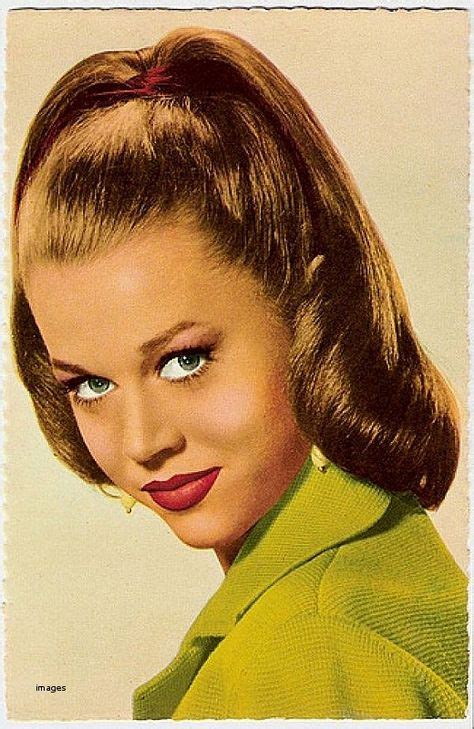 Today, to get the 1960's looks with some much simpler ways is quite easy. Fantastic Easy 60s hairstyles for long hair (With images ...