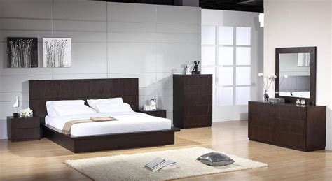 When you purchase a bedroom set, you get not only a bed, but you also get items like a dresser, a night stands, and sometimes even more. Elegant Wood Luxury Bedroom Furniture Sets Milwaukee ...