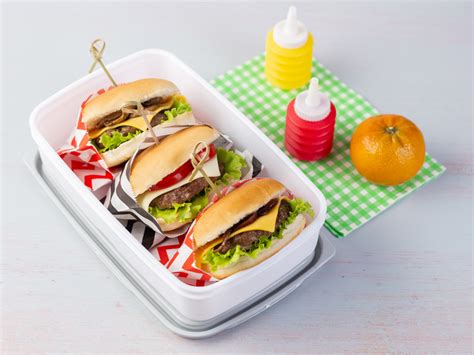 Ayudar en la cocina es una idea genial para lograr que los peques se involucren en las tareas del al cocinar o ayudar a sus padres en la cocina también aprenden el significado del trabajo en equipo, lo. Cocina Al Chile - MINI SLIDERS - Una opción deliciosa para ...