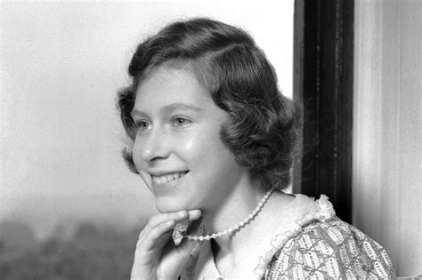 Pictured attending the royal nationwide eisteddfod at cardiff. young Queen elizabeth ii - La Reine Elizabeth II photo ...