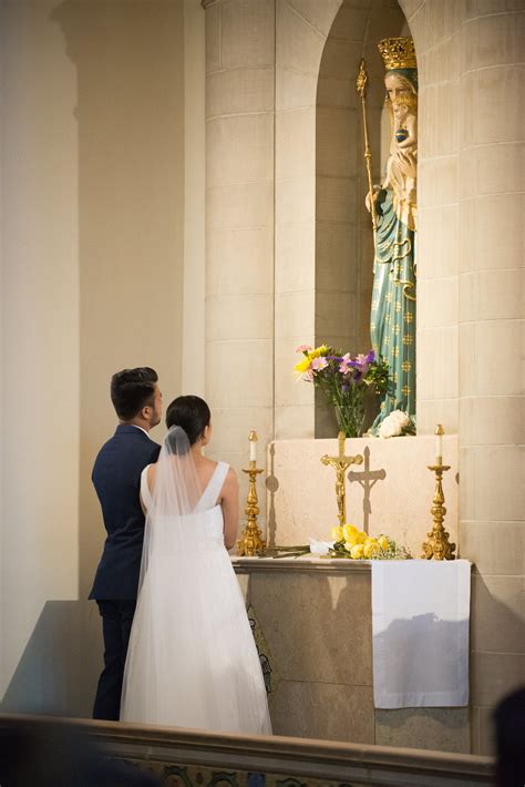 4 Scripts For Explaining Catholic Wedding Traditions To Friends