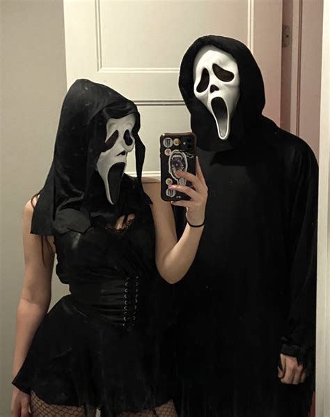 Ghost Face Couple Cute Couple Halloween Costumes Pretty Halloween