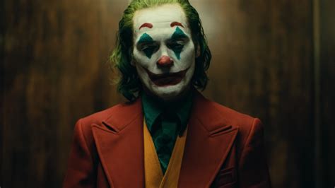 • joaquin phoenix on the making of 'joker'. Pourquoi le Joker va rendre "fous" les fans des comic ...